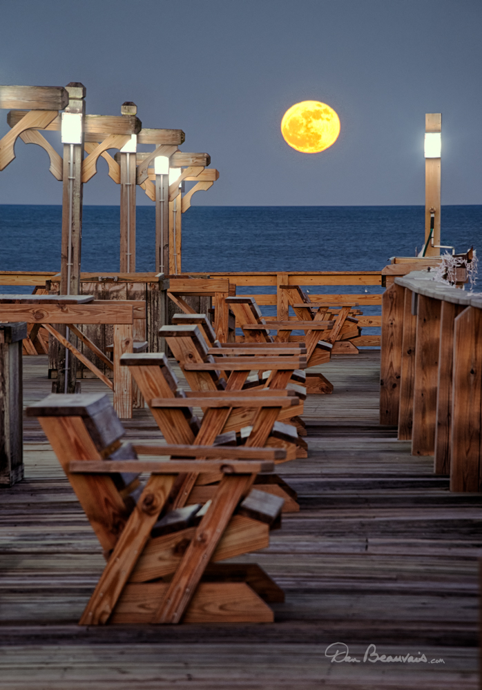 Moonrise-at-Kitty-Hawk-Pier-3657